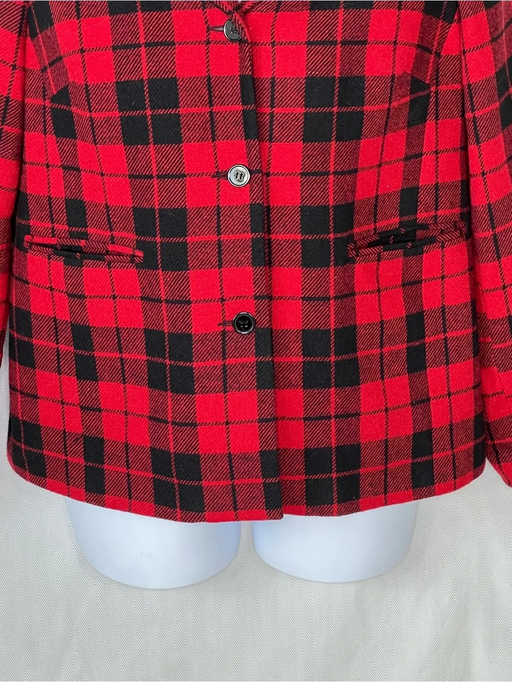 Mary McFadden Vintage Blazer Red & Black Plaid Hand Pockets 2 Button Closure 12